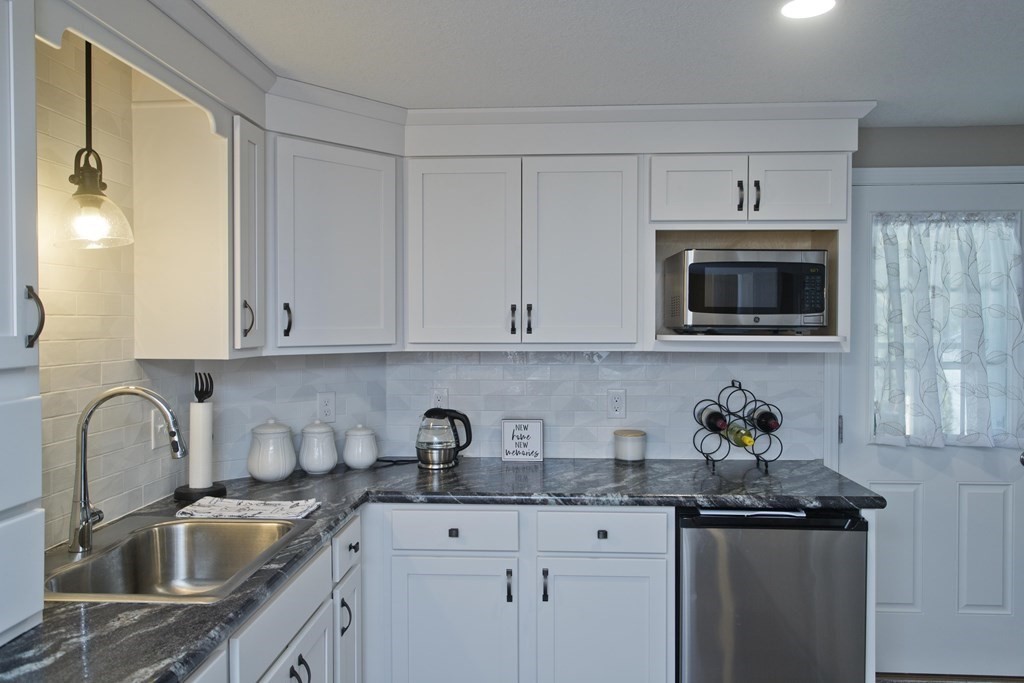 136 Barrington Drive Springfield, MA 01129 - Photo 30 of 42 Gallery Image 30