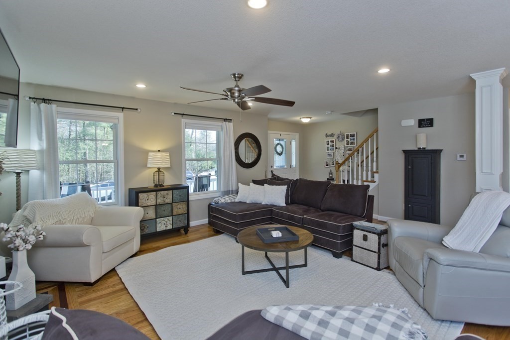 136 Barrington Drive Springfield, MA 01129 - Photo 3 of 42 Gallery Image 3