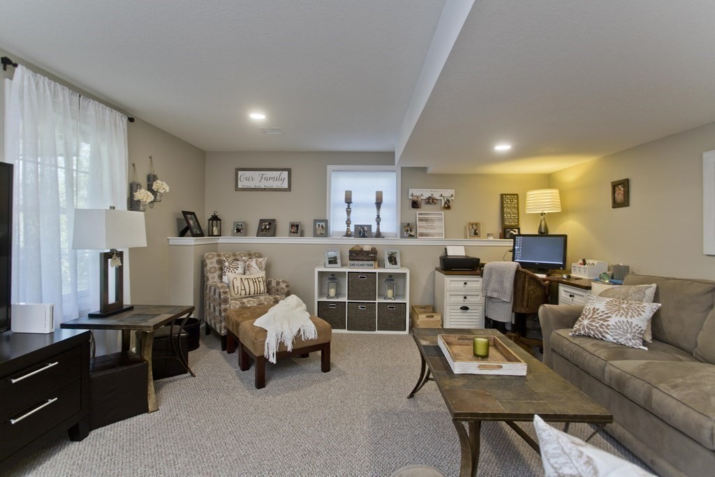 136 Barrington Drive Springfield, MA 01129 - Photo 31 of 42 Gallery Image 31