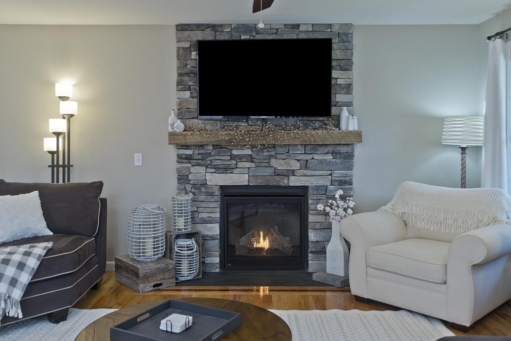 136 Barrington Drive Springfield, MA 01129 - Photo 4 of 42 Gallery Image 4