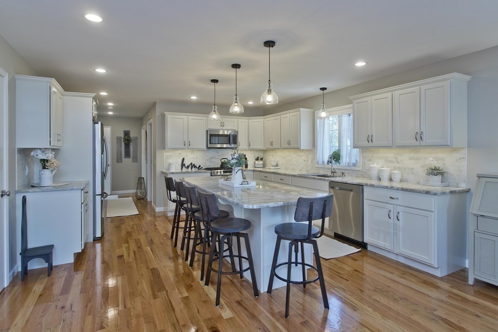 136 Barrington Drive Springfield, MA 01129 - Photo 5 of 42 Gallery Image 5