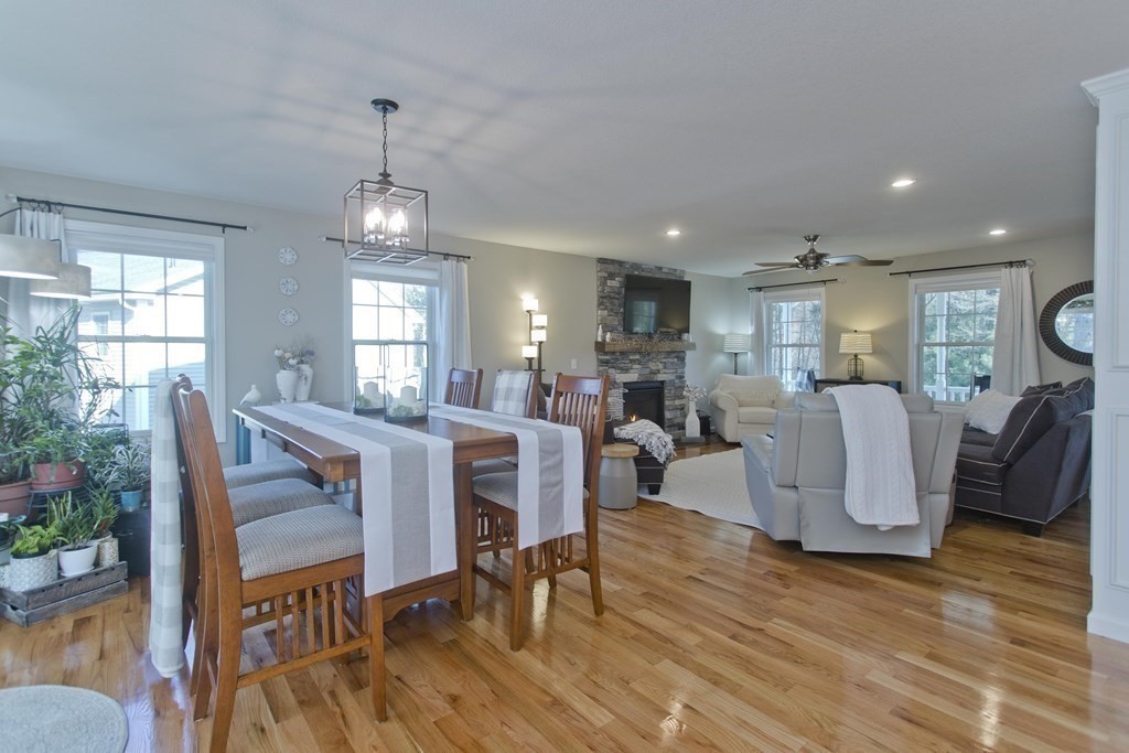 136 Barrington Drive Springfield, MA 01129 - Photo 6 of 42 Gallery Image 6