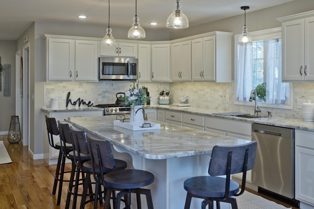 136 Barrington Drive Springfield, MA 01129 - Photo 9 of 42 Gallery Image 9