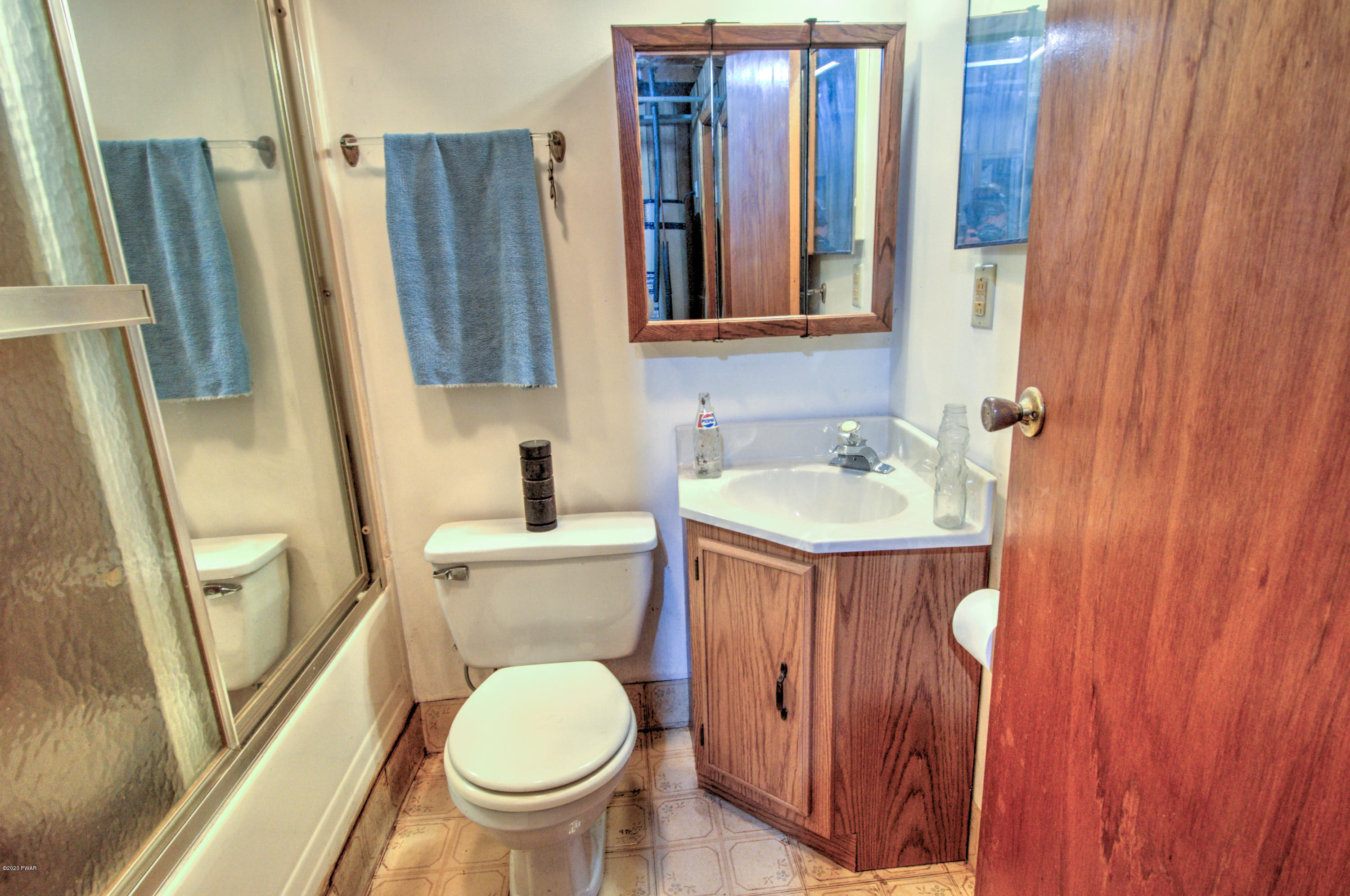 1063 Towpath Road Hawley, PA 18428 - Photo 25 of 45 27-Bath4