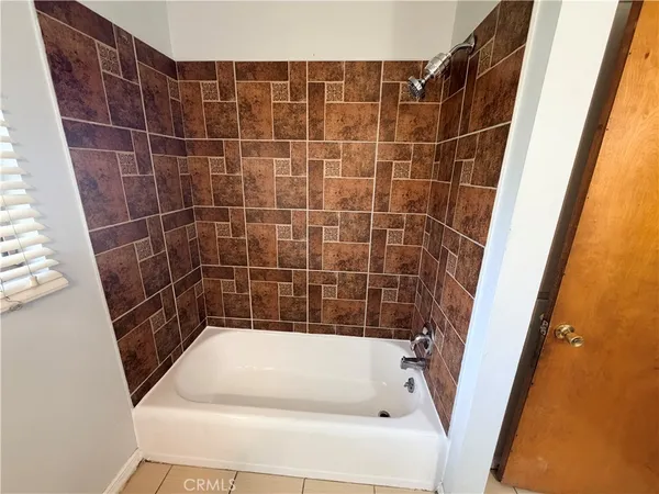 $3,000 | 323 East Holly Street, Rialto, CA 92376