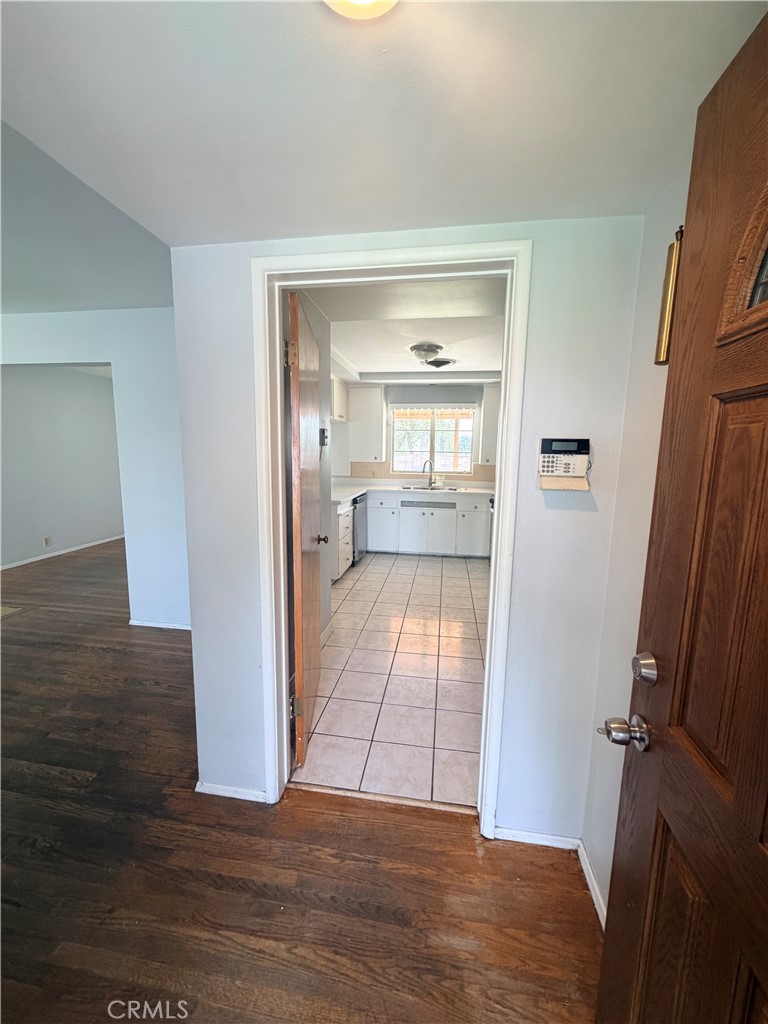 323 East Holly Street Rialto, CA 92376 - Photo 2 of 29