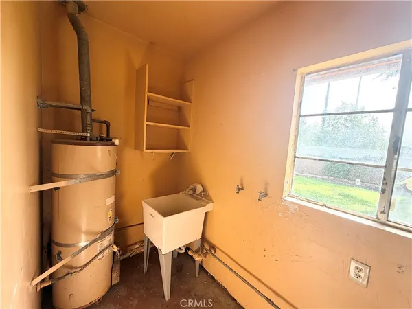 $3,000 | 323 East Holly Street, Rialto, CA 92376