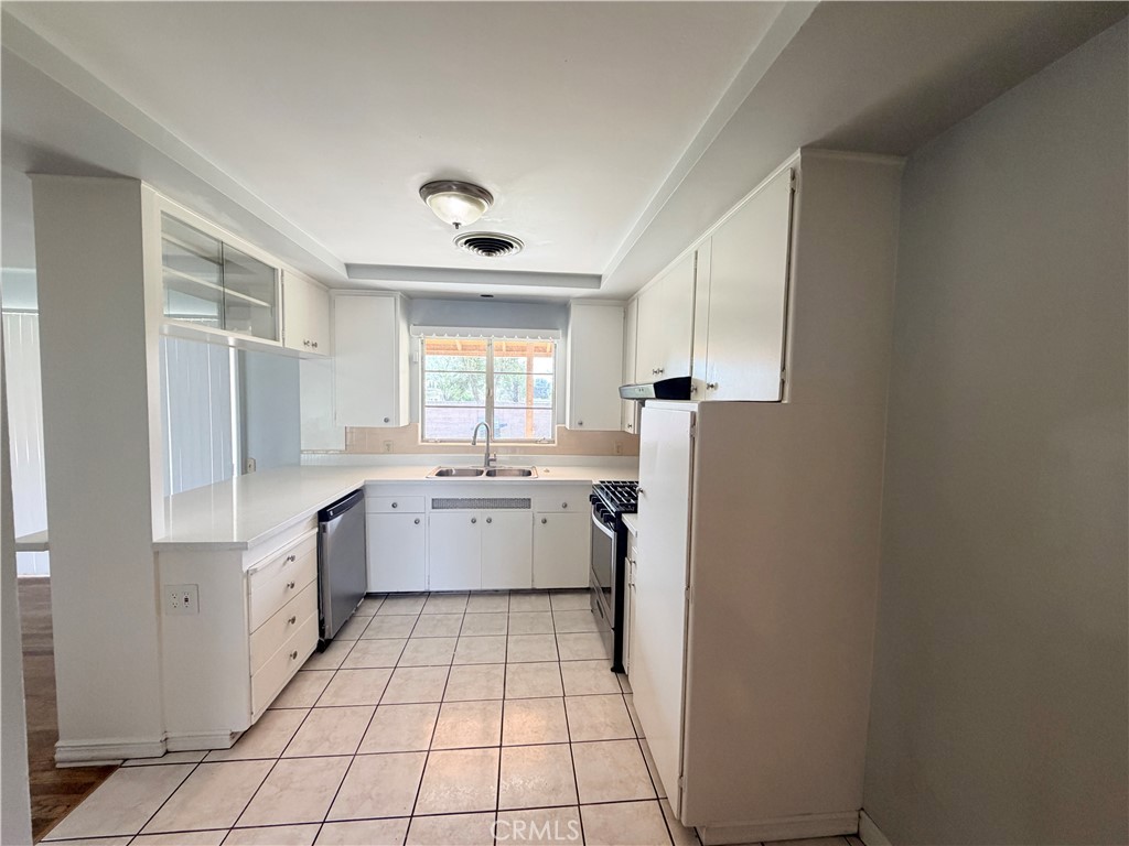 323 East Holly Street Rialto, CA 92376 - Photo 6 of 29