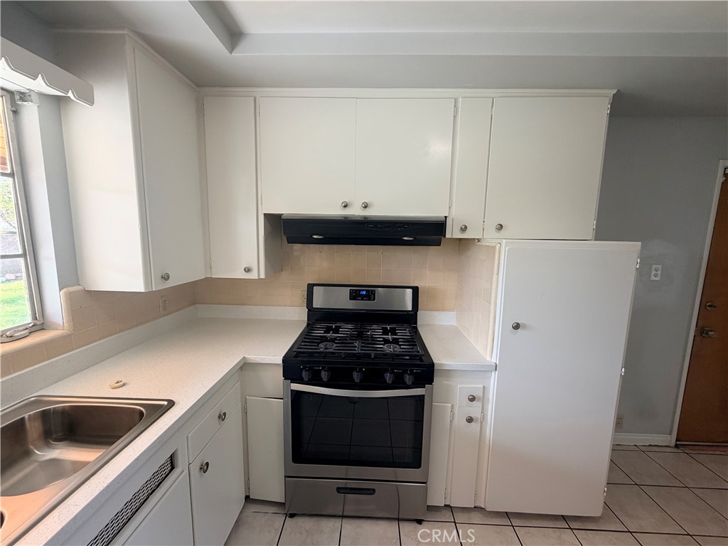 323 East Holly Street Rialto, CA 92376 - Photo 7 of 29