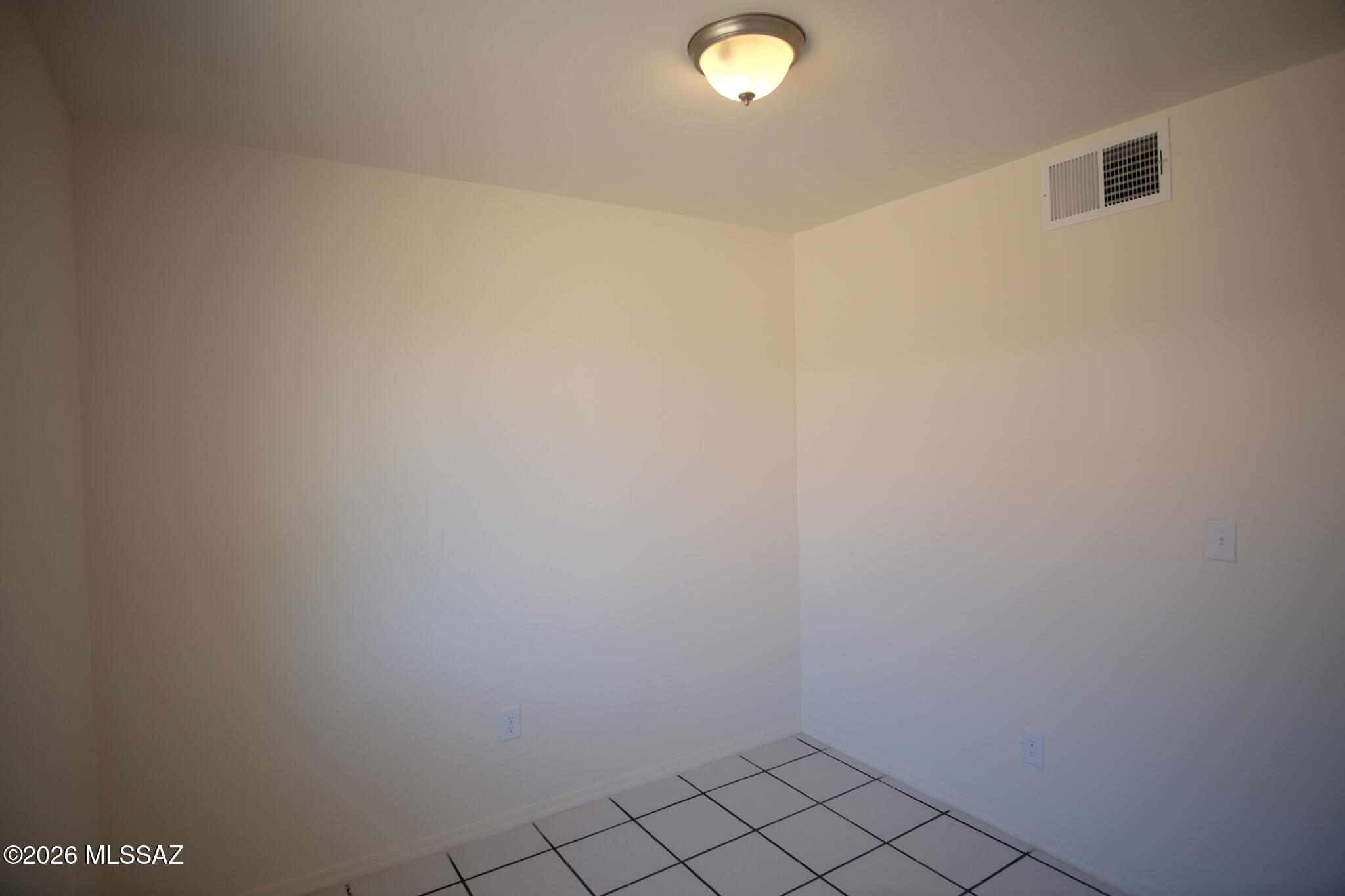 345 East Delta Road Tucson, AZ 85706 - Photo 13 of 45 a view of a livingroom