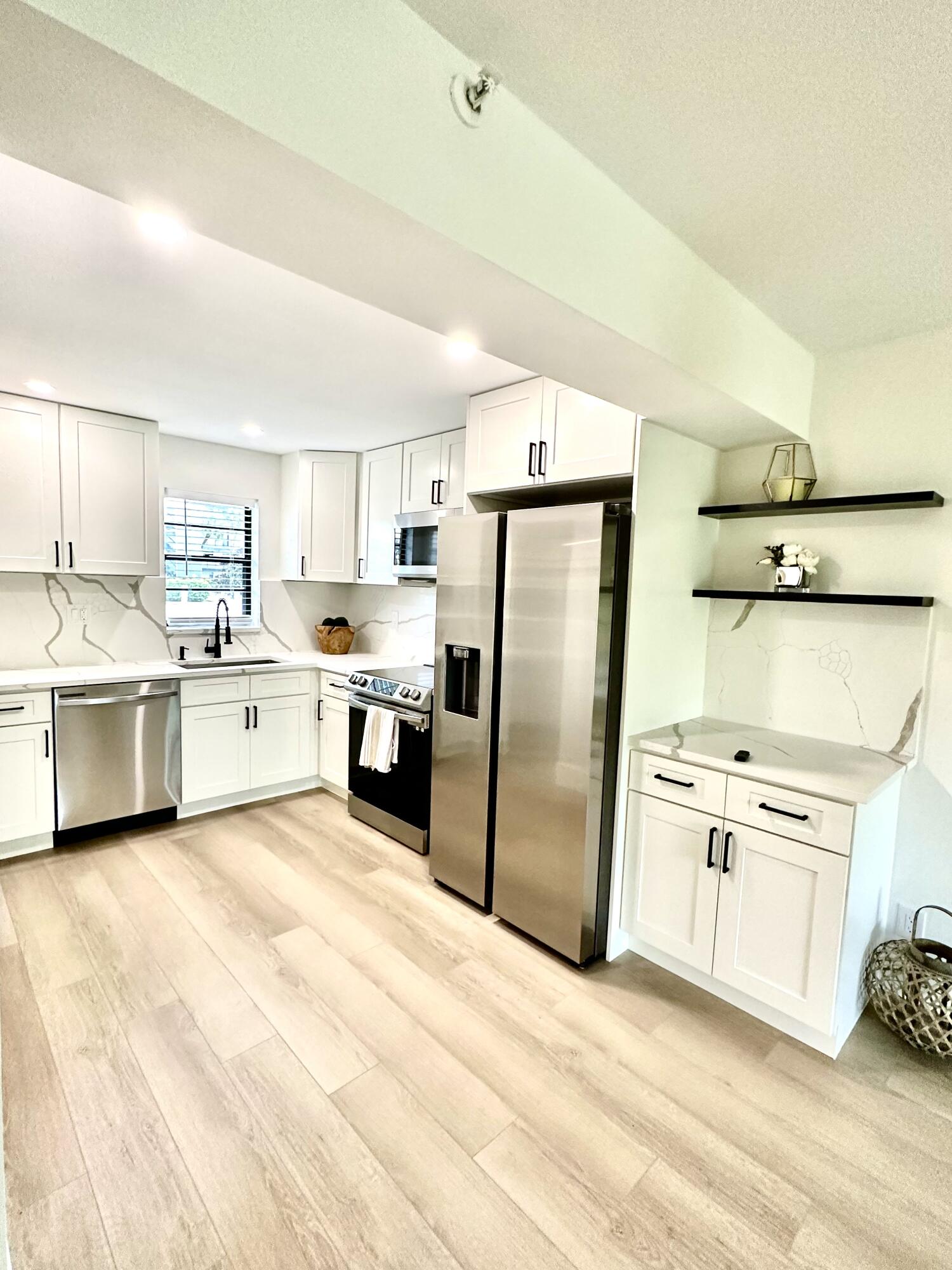 9235 Southwest 8th Street, Unit 106 Boca Raton, FL 33428 - Photo 2 of 16 Kitchen