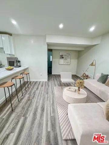 $3,250 | 2424 Ocean Park Boulevard, Unit 8, Santa Monica, CA 90405