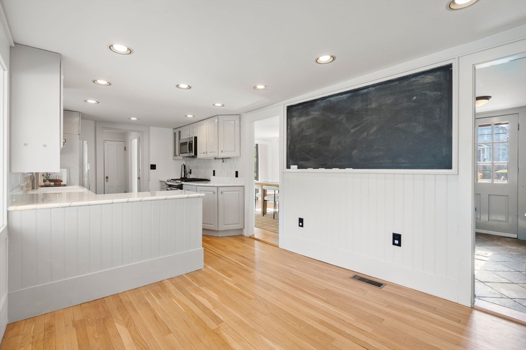 3 Bobolink Road Wellesley, MA 02481 - Photo 12 of 31