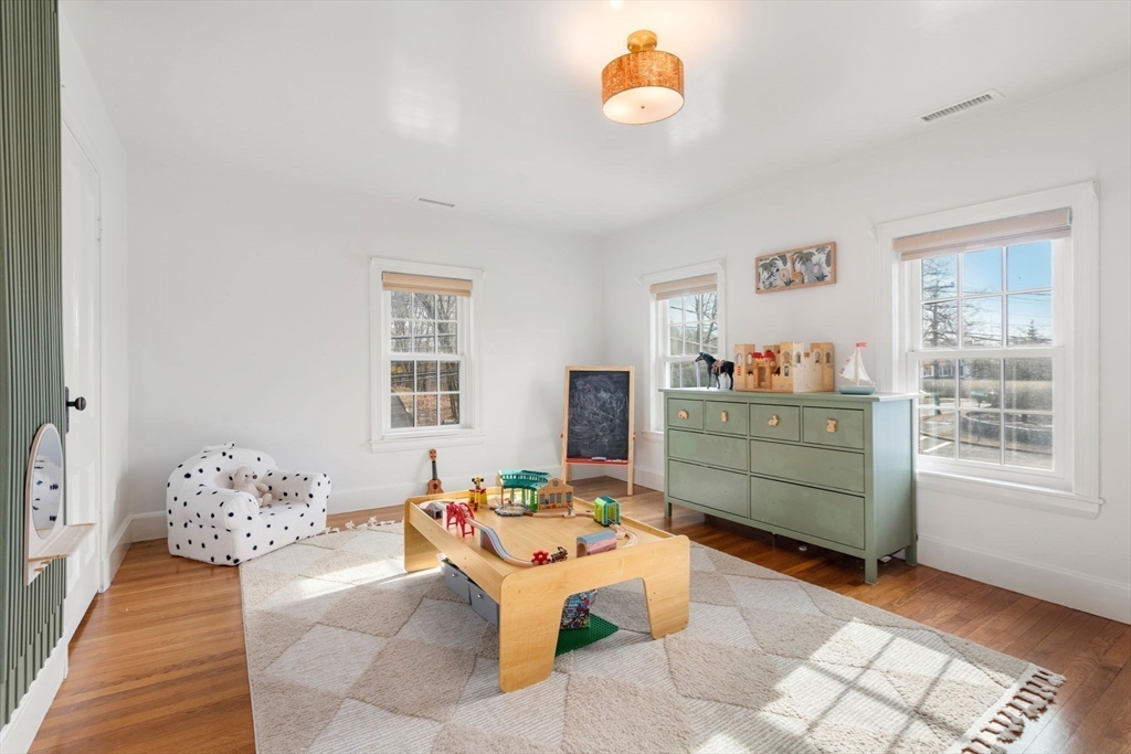 3 Bobolink Road Wellesley, MA 02481 - Photo 19 of 31