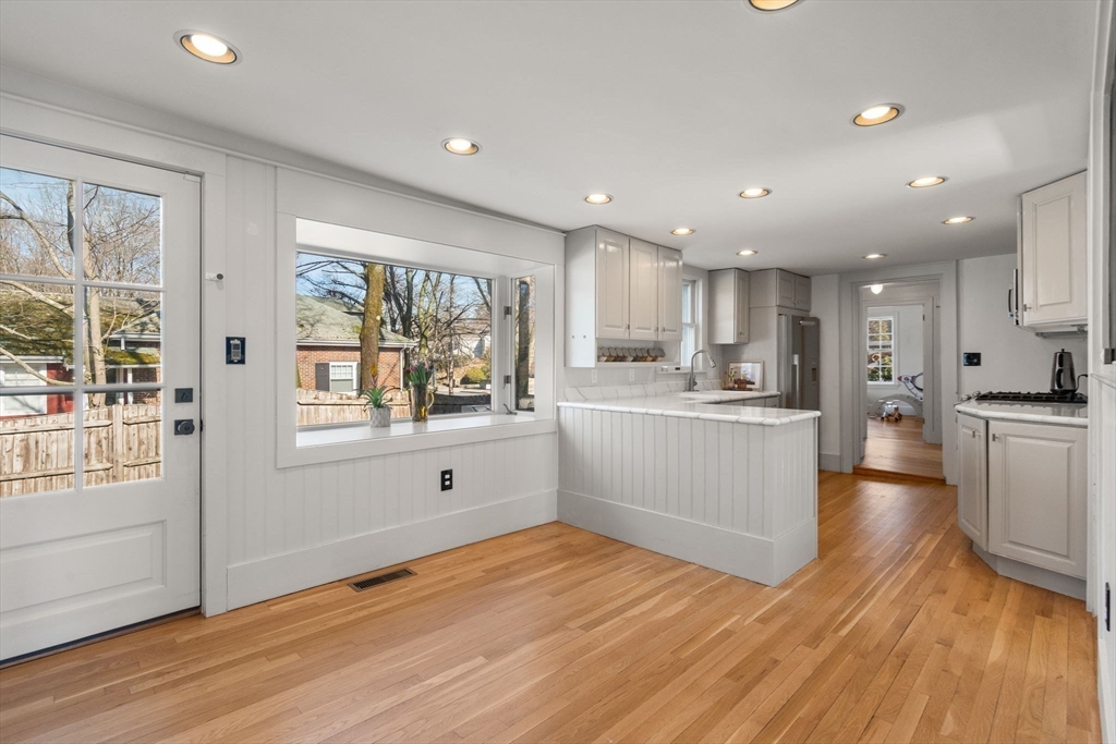 3 Bobolink Road Wellesley, MA 02481 - Photo 8 of 31