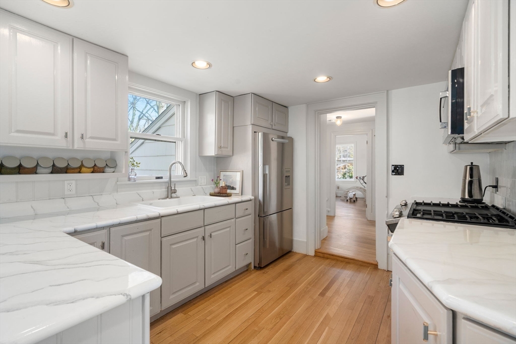 3 Bobolink Road Wellesley, MA 02481 - Photo 9 of 31