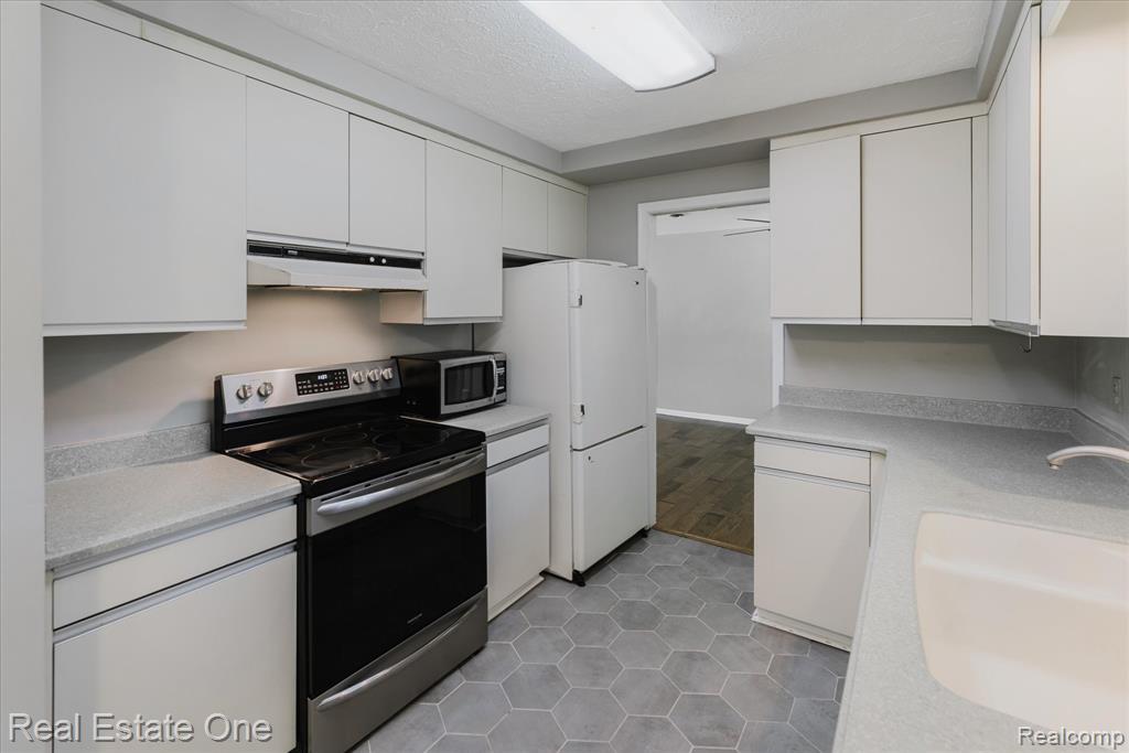 2270 Kingsford Road Rochester Hills, MI 48309 - Photo 13 of 43
