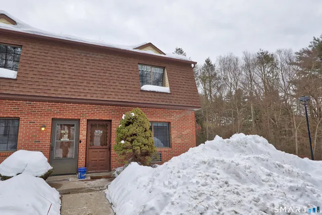 $199,900 | 143 Pine Hill Road, Unit 17A, Thomaston, CT 06787