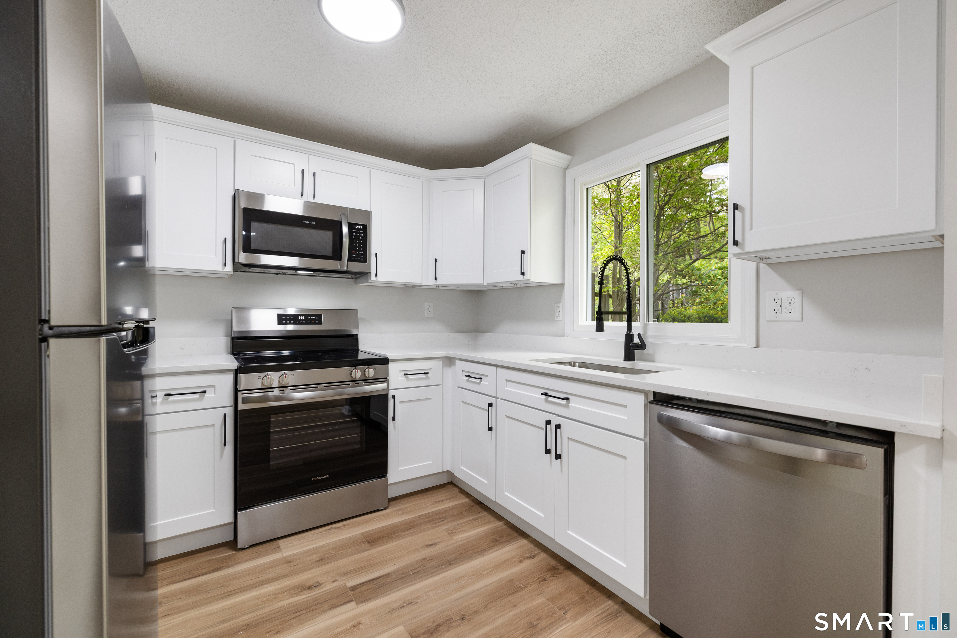 464 Dowd Avenue, Unit 464 Canton, CT 06019 - Photo 12 of 31 Brand new stainless steel appliances!