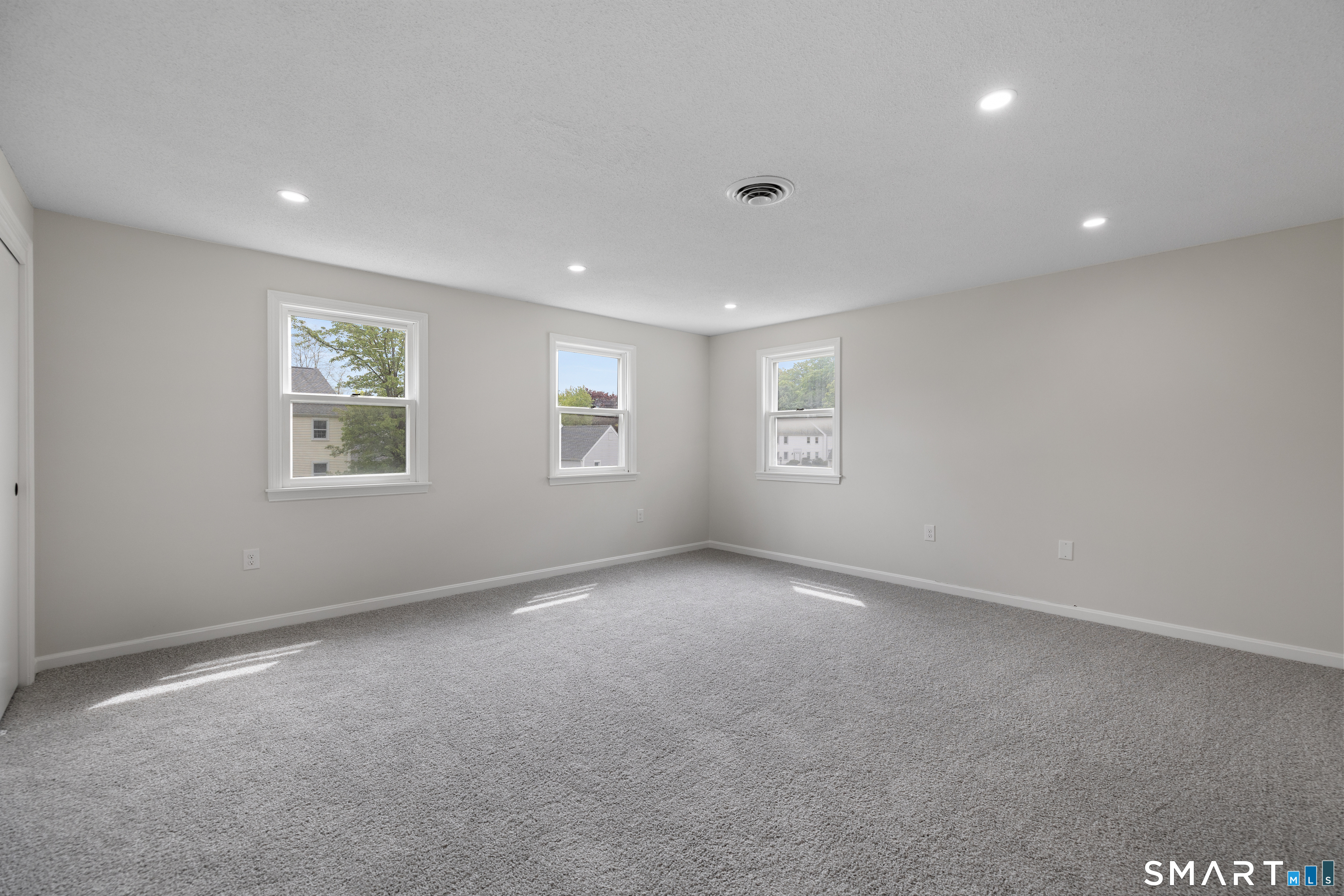 464 Dowd Avenue, Unit 464 Canton, CT 06019 - Photo 22 of 31 Primary bedroom - view 2