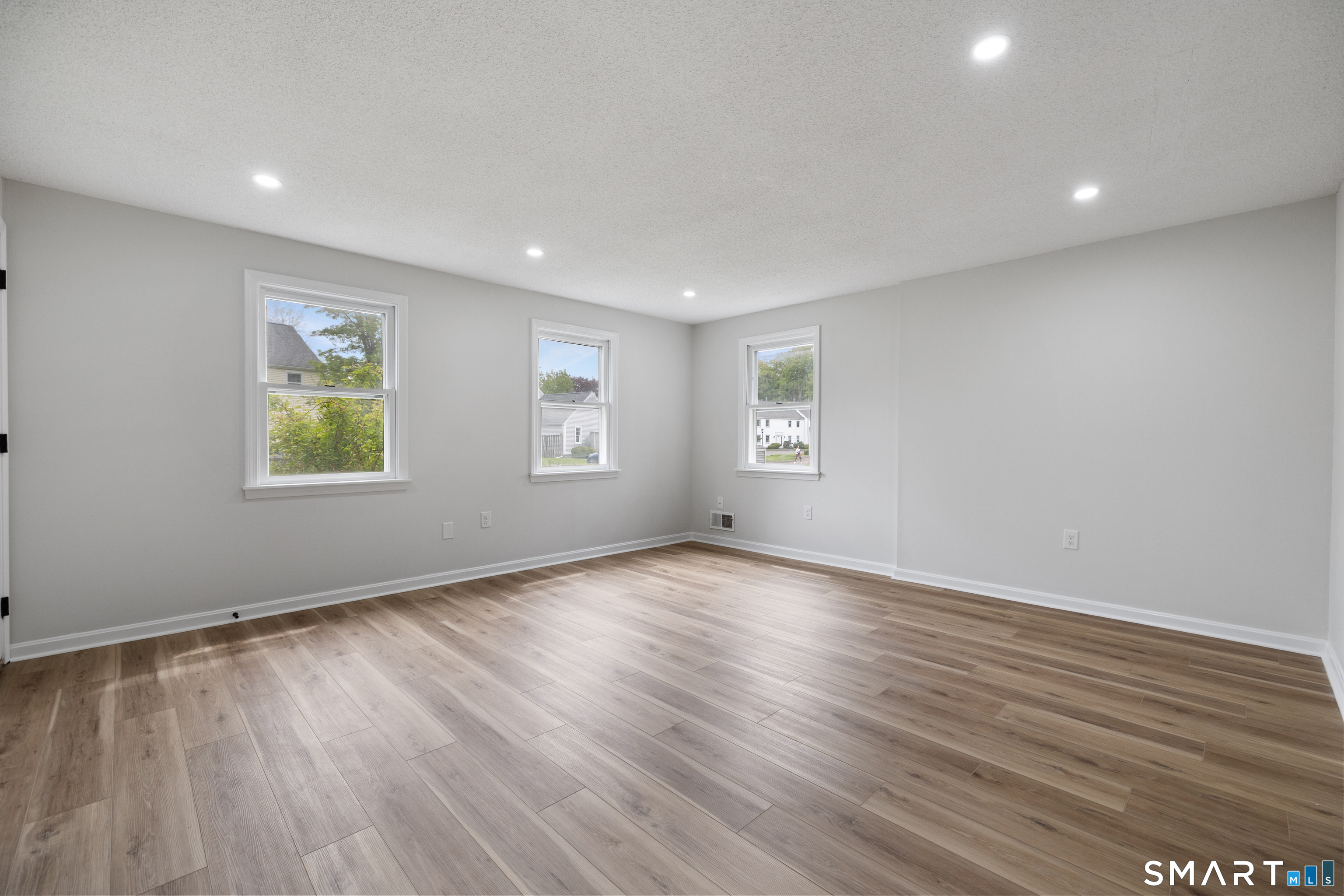 464 Dowd Avenue, Unit 464 Canton, CT 06019 - Photo 6 of 31 Living room - view 3