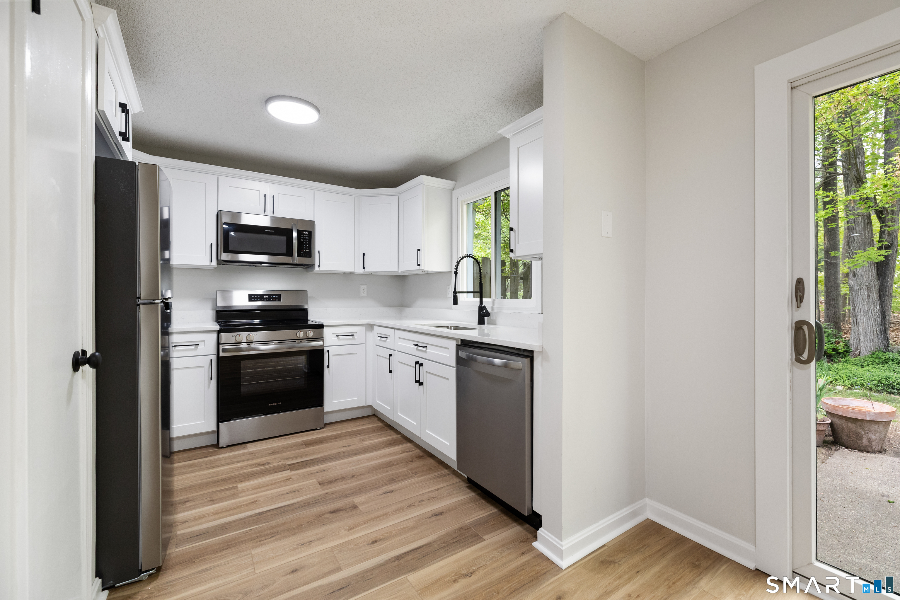 464 Dowd Avenue, Unit 464 Canton, CT 06019 - Photo 10 of 31 Brand new Kitchen!