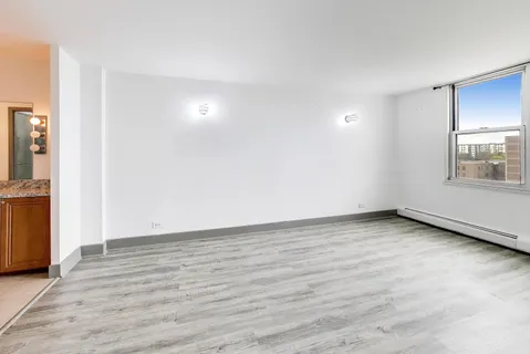 $219,000 | 33 North Main Street, Unit 5B, Lombard, IL 60148