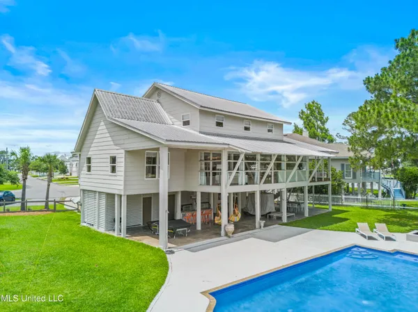 $1,750,000 | 18 Golf View Drive, Pass Christian, MS 39571