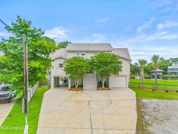$1,750,000 | 18 Golf View Drive, Pass Christian, MS 39571