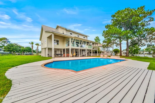 $1,750,000 | 18 Golf View Drive, Pass Christian, MS 39571