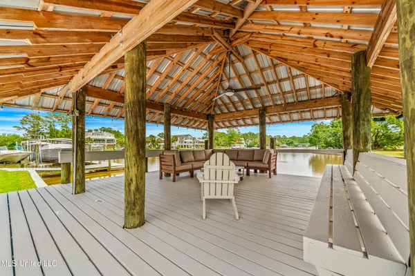 $1,750,000 | 18 Golf View Drive, Pass Christian, MS 39571