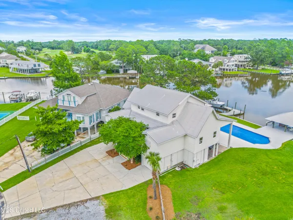$1,750,000 | 18 Golf View Drive, Pass Christian, MS 39571