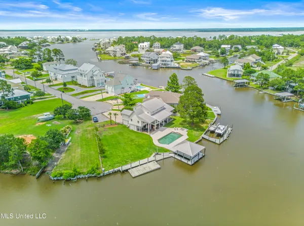 $1,750,000 | 18 Golf View Drive, Pass Christian, MS 39571