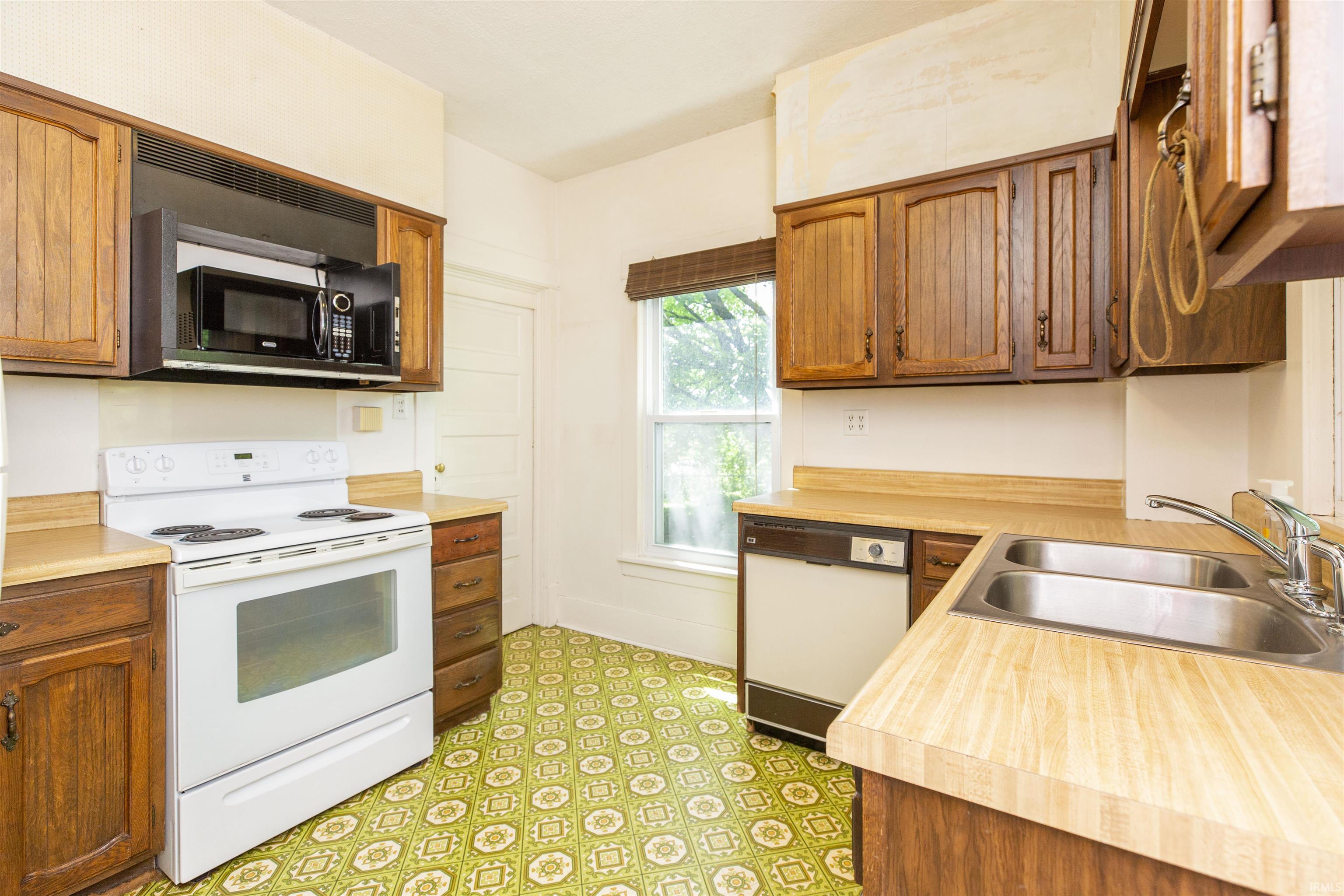 16901 Roosevelt Road Mishawaka, IN 46544 - Photo 13 of 26 Gallery Image 13