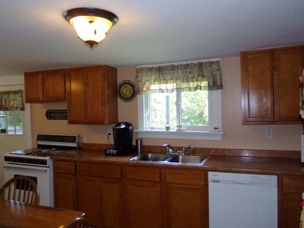 198 Coleville Road Bennington, VT 05201 - Photo 5 of 29
