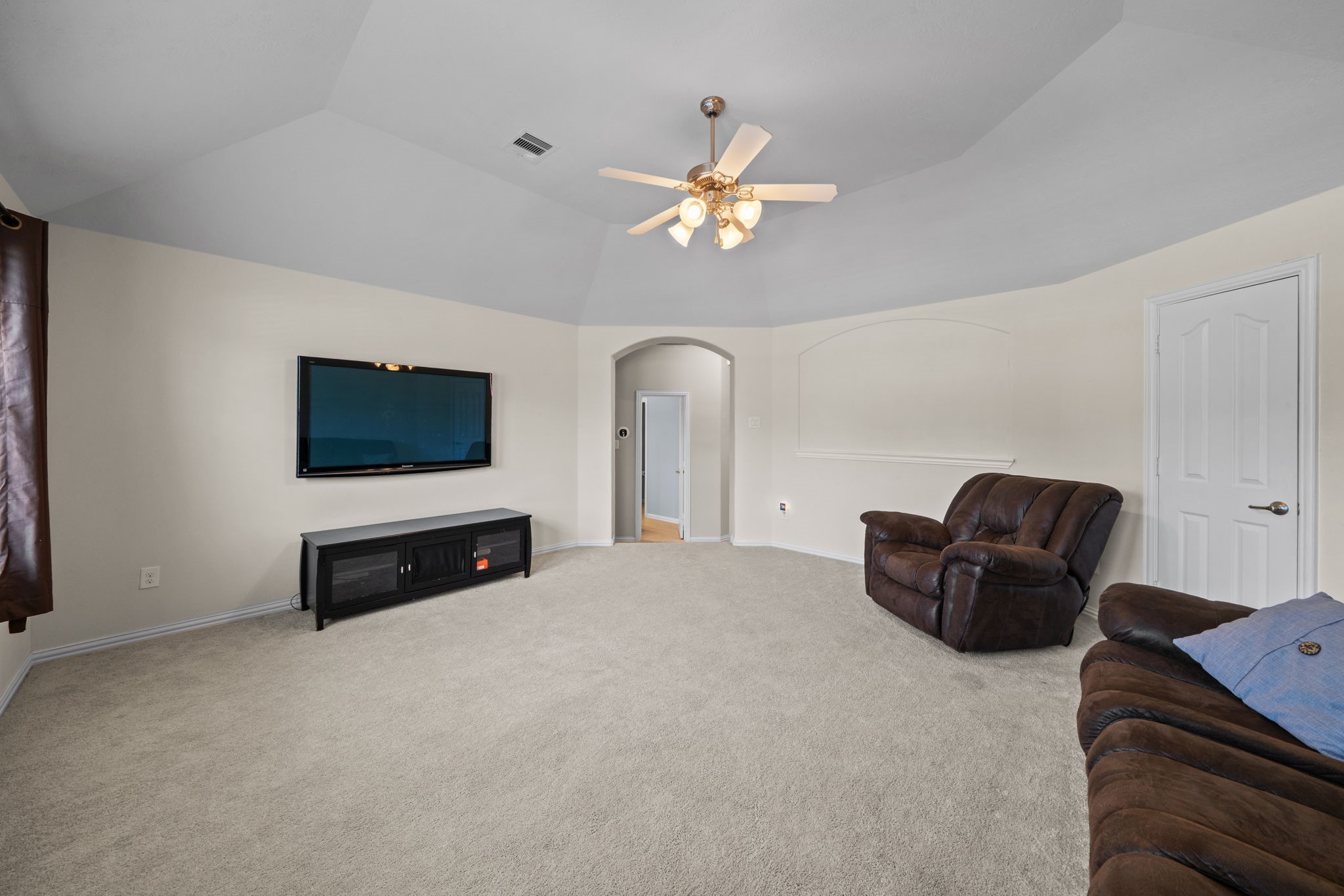 30707 Dodson Trace Drive Spring, TX 77386 - Photo 31 of 43 a living room with furniture
