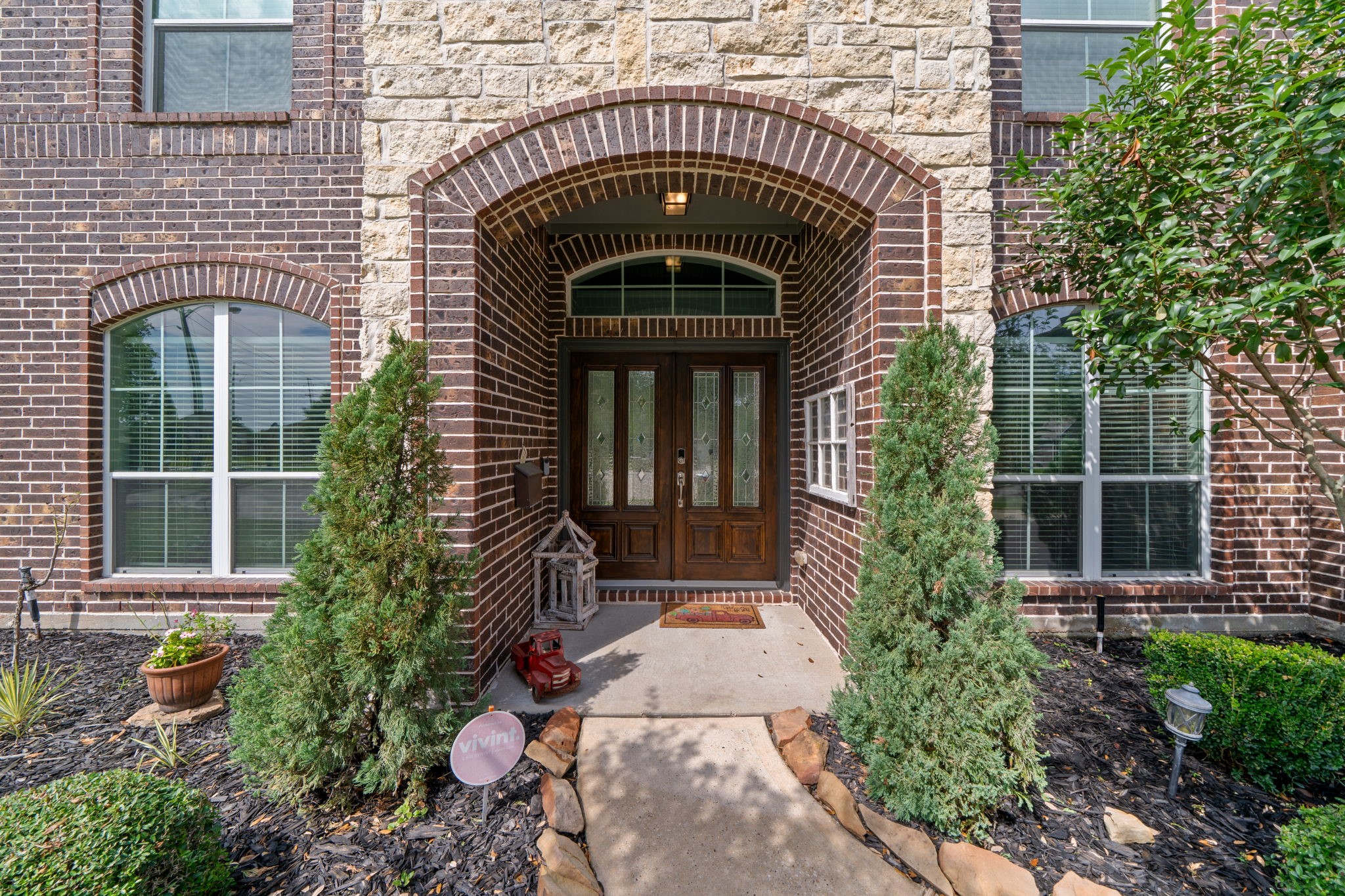 30707 Dodson Trace Drive Spring, TX 77386 - Photo 4 of 43 a front view of a house with garden