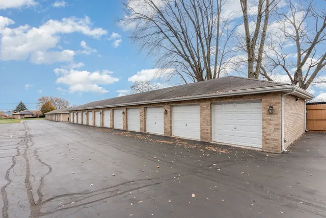 $199,000 | 4920 134th Court, Unit 207, Crestwood, IL 60418