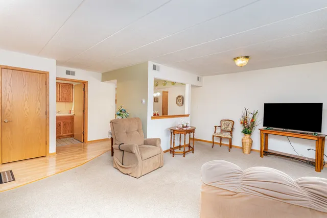 $199,000 | 4920 134th Court, Unit 207, Crestwood, IL 60418