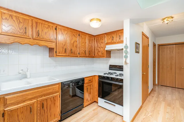 $199,000 | 4920 134th Court, Unit 207, Crestwood, IL 60418