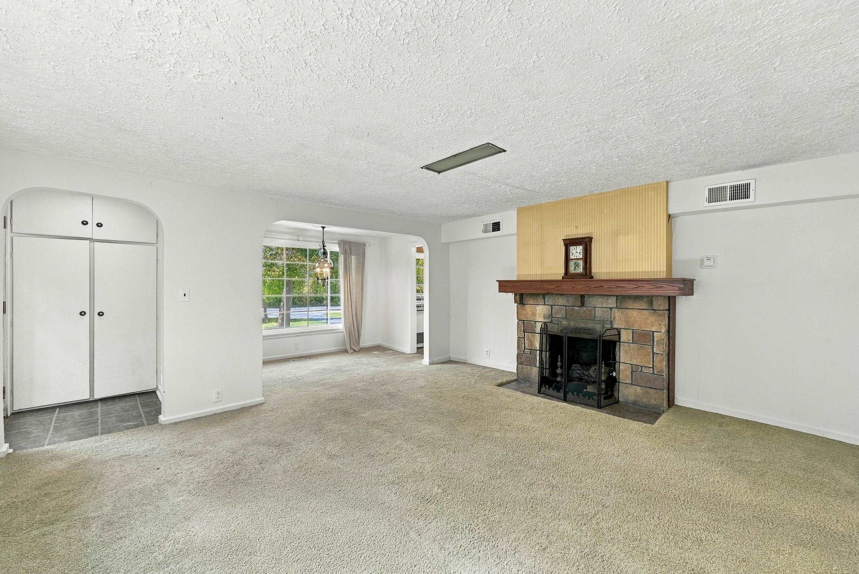 3150 North Four Mile Road Traverse City, MI 49686 - Photo 5 of 20 1951340-6d4efd05-ef23-40da-b62e-b80ca7e5df35.JPG