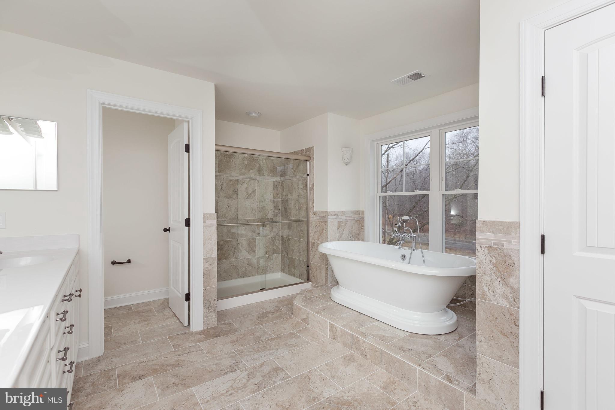 3365 Thomas Point Road Annapolis, MD 21403 - Photo 22 of 30 Bath (Master)