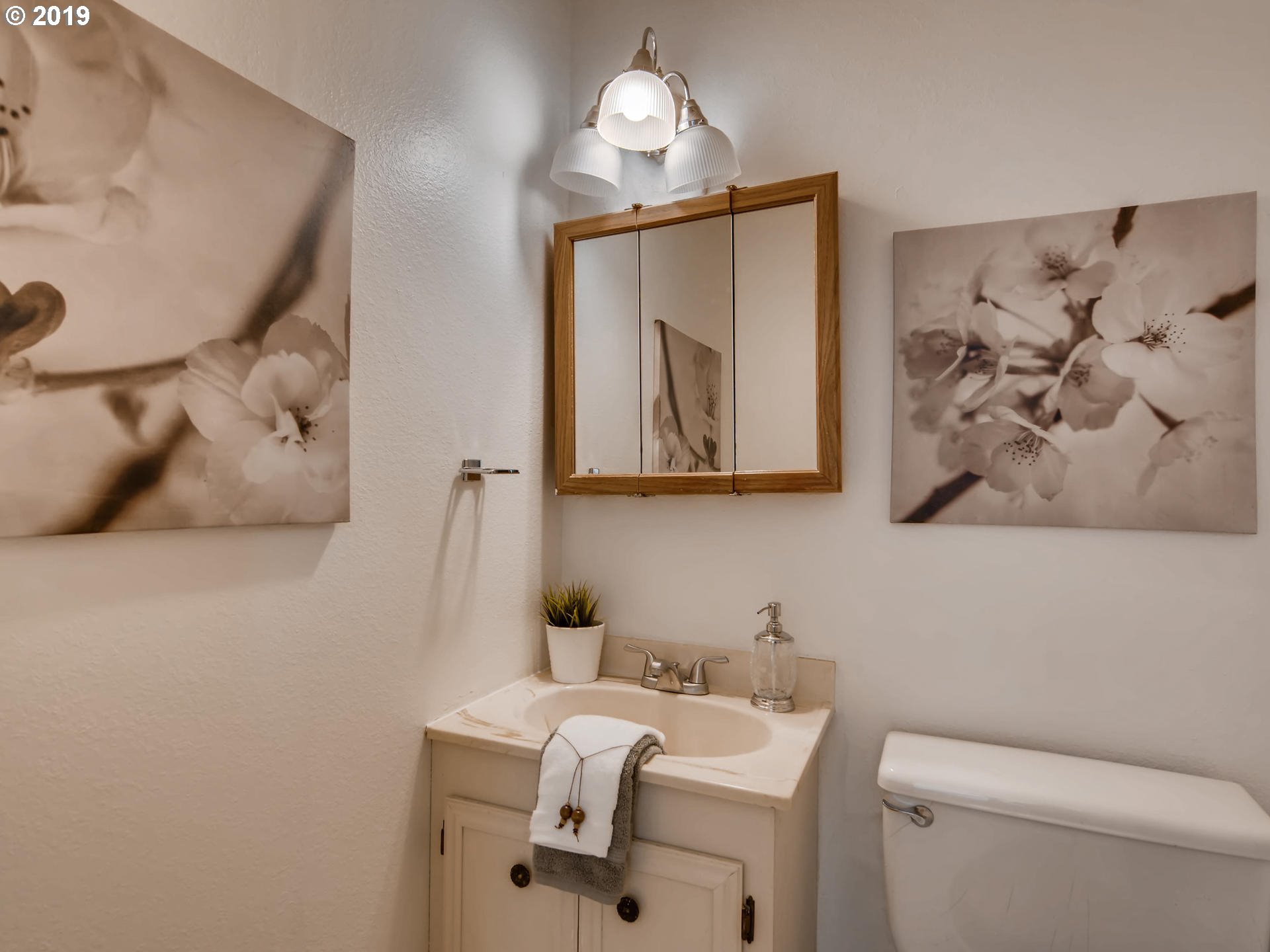 3922 Southwest Comus Street Portland, OR 97219 - Photo 19 of 29 Bathroom, Attached