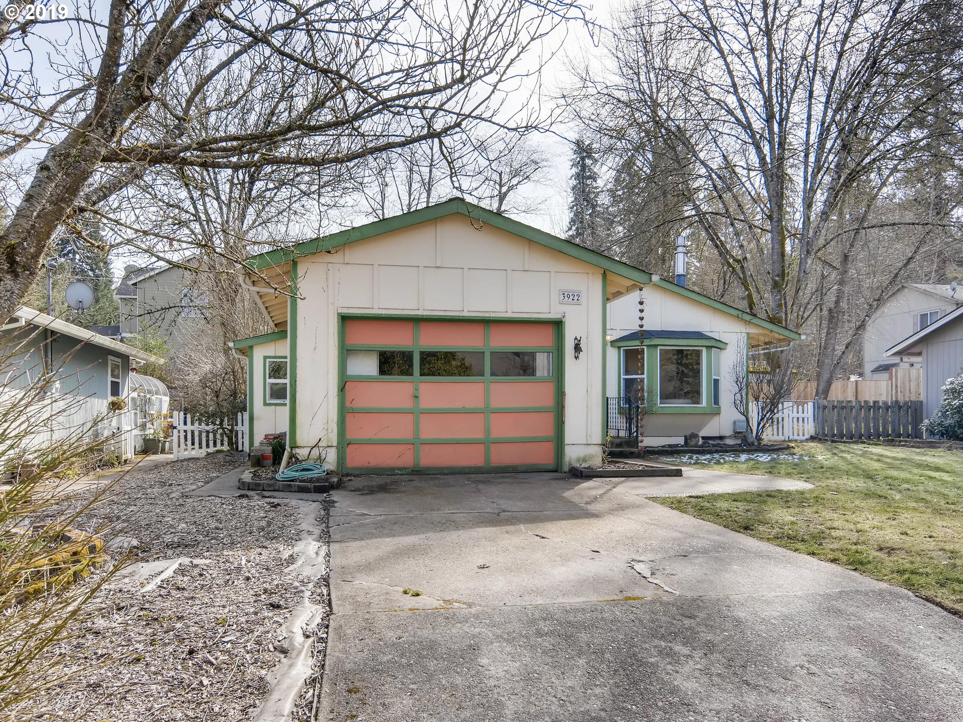 3922 Southwest Comus Street Portland, OR 97219 - Photo 2 of 29 Gallery Image 2