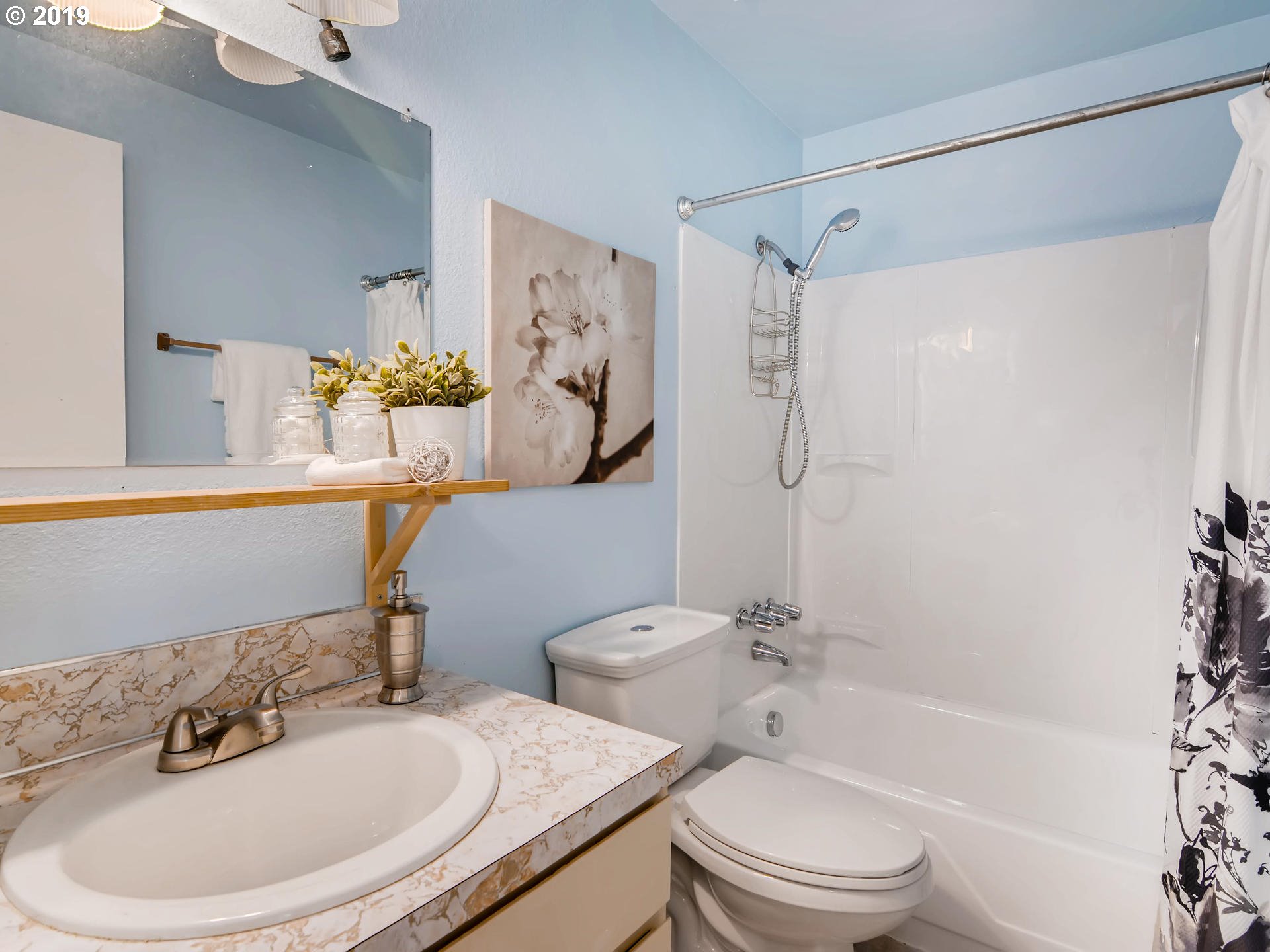 3922 Southwest Comus Street Portland, OR 97219 - Photo 24 of 29 Bathroom