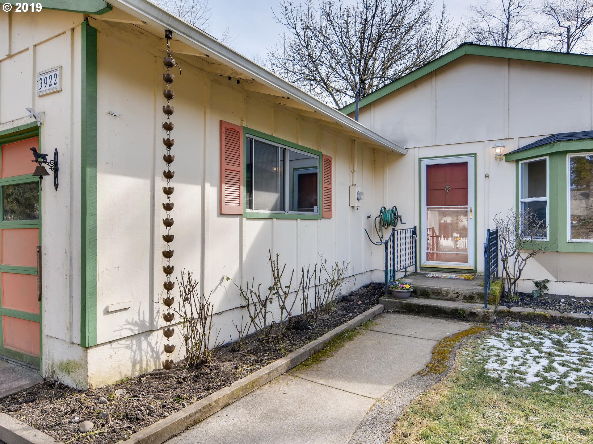 3922 Southwest Comus Street Portland, OR 97219 - Photo 5 of 29 Gallery Image 5