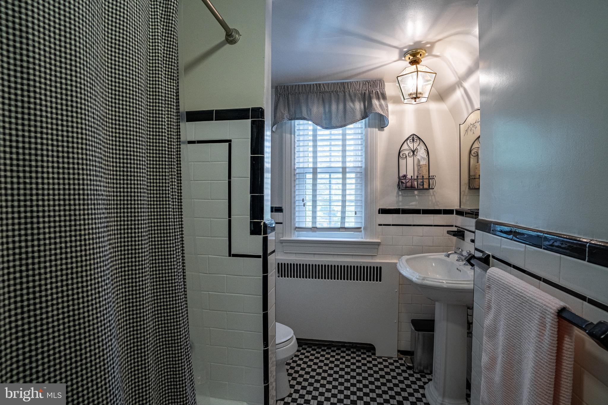 6106 Pinehurst Road Baltimore, MD 21212 - Photo 14 of 35