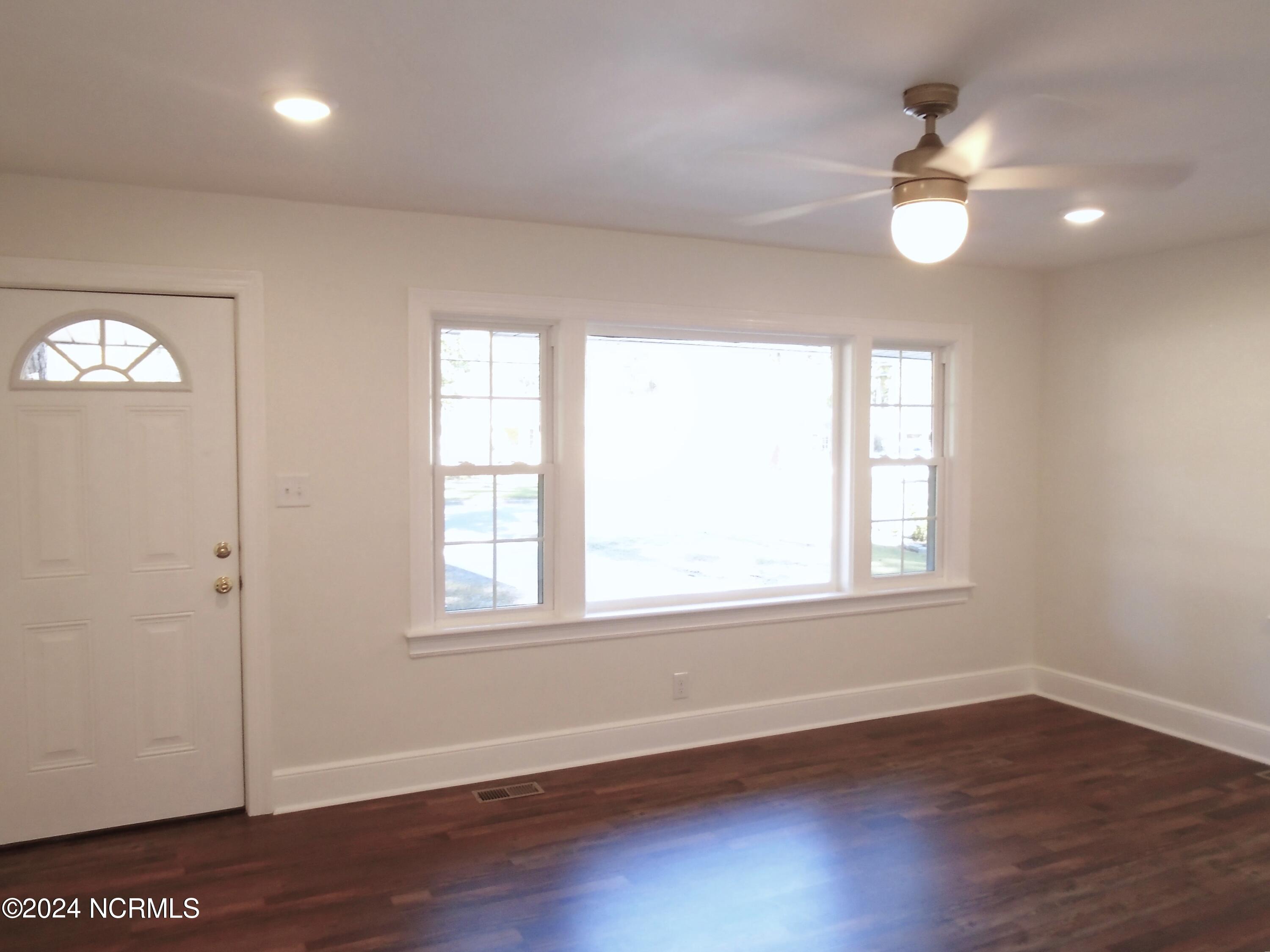2825 Winstead Road Rocky Mount, NC 27804 - Photo 16 of 42 Living Room