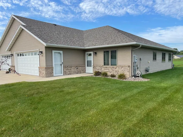 $289,900 | 101 Brittany Way Southeast, Grand Meadow, MN 55936