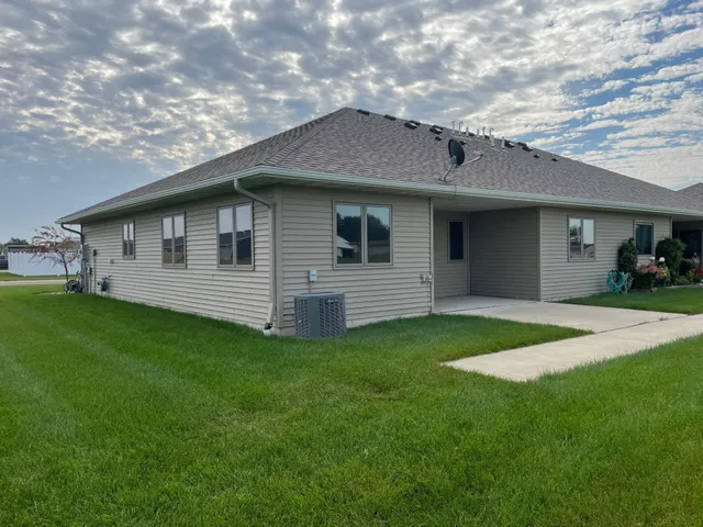 $289,900 | 101 Brittany Way Southeast, Grand Meadow, MN 55936